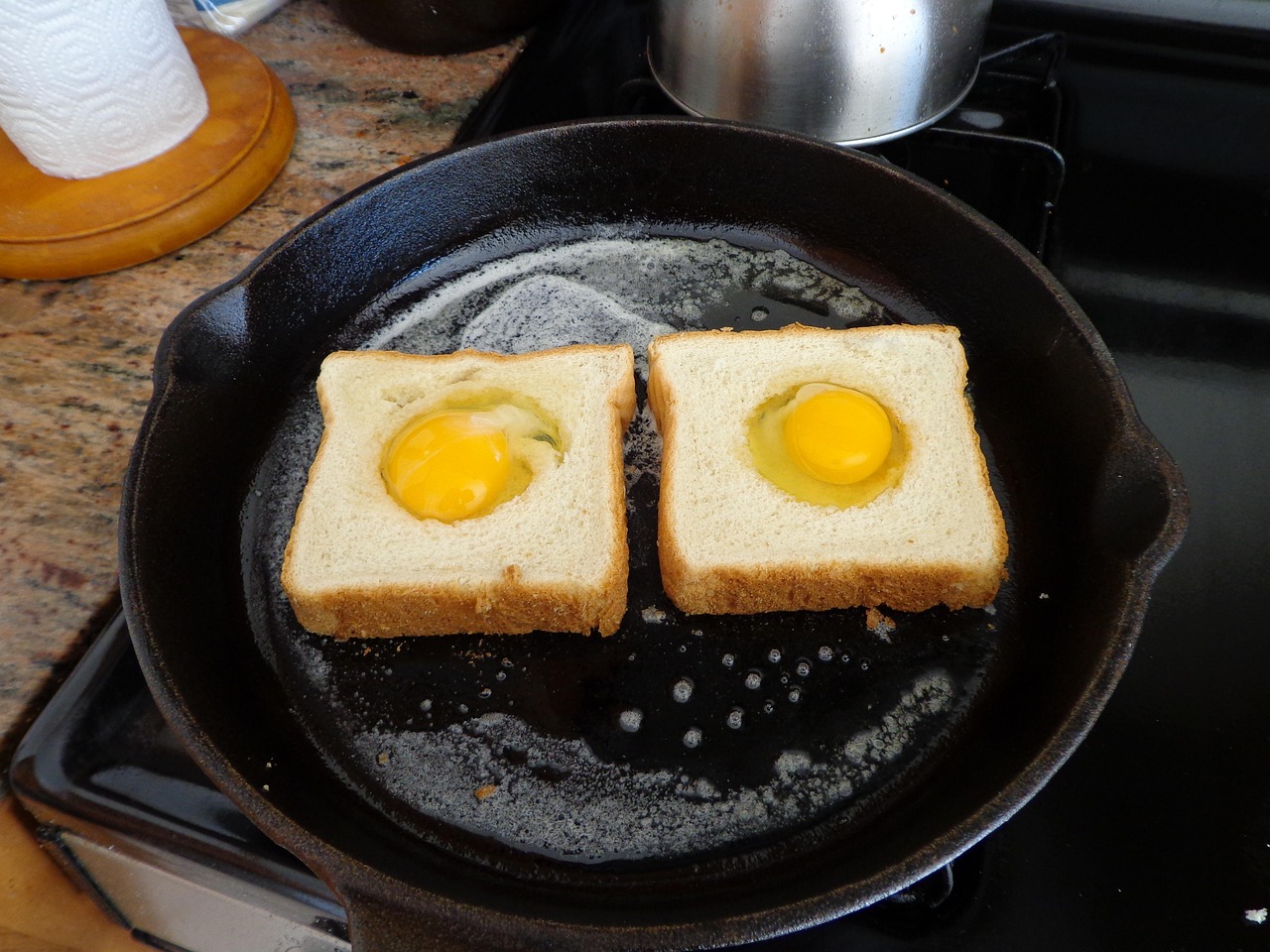 eggs, egg basket, toad in hole, food, homemade, cook, pan, fried eggs, meal, cooking, breakfast, skillet, kitchen, home, fry, pan, skillet, skillet, skillet, skillet, skillet, fry, fry